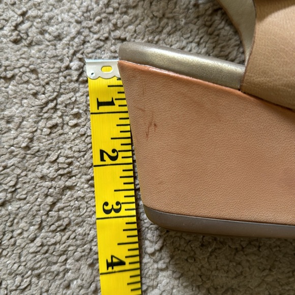 NWOT Beige Sandals Platform Heels Size: 9 M - Picture 8 of 8
